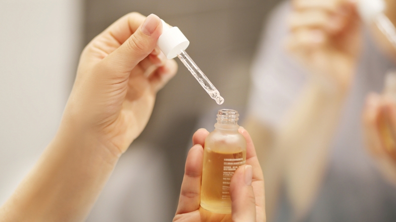 Sau 1 tuần, bạn có thể sử dụng serum phục hồi để thúc đẩy tái tạo da