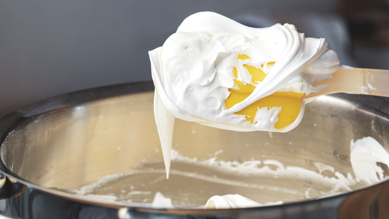 Hiểu rõ whipping cream là gì giúp bạn đưa ra lựa chọn phù hợp cho chế độ ăn uống
