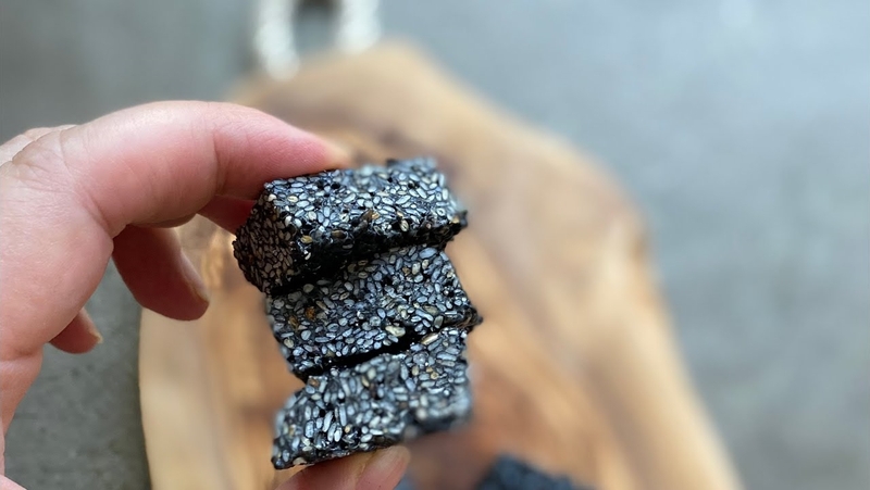 xăm môi ăn mè đen được không 4