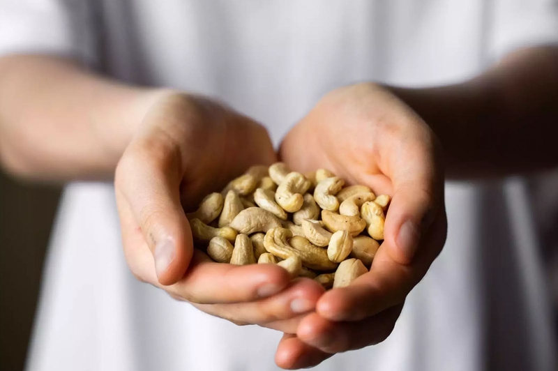 xăm môi có ăn được hạt điều không 3