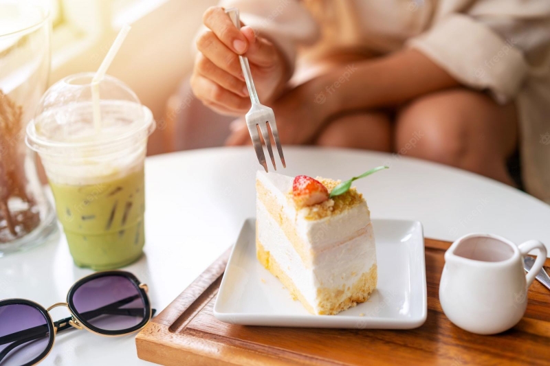 xăm môi có được ăn bánh gato không 2