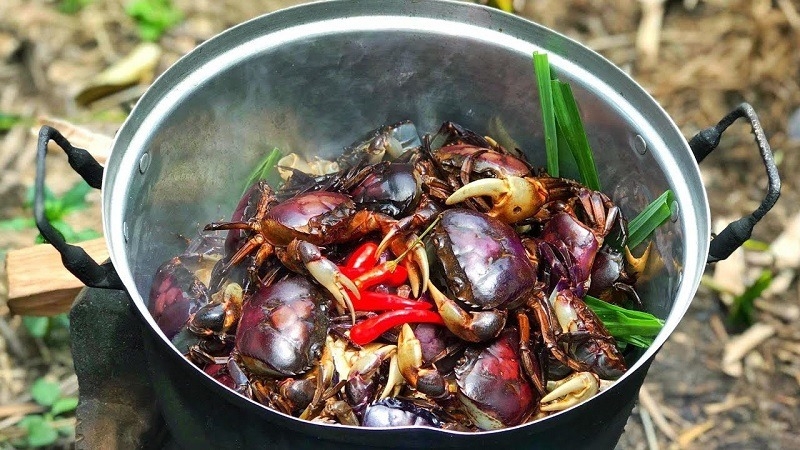 Xăm môi có được ăn canh cua không? 2