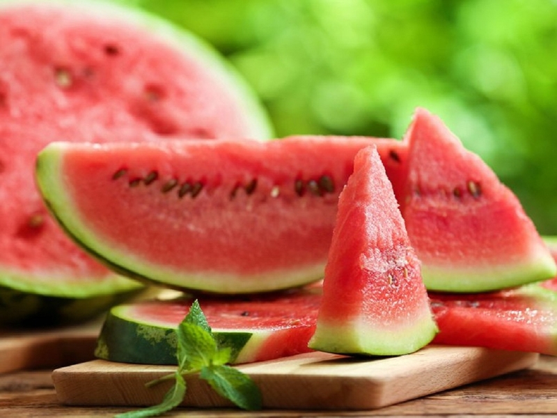 xăm môi có được ăn dưa hấu không 4