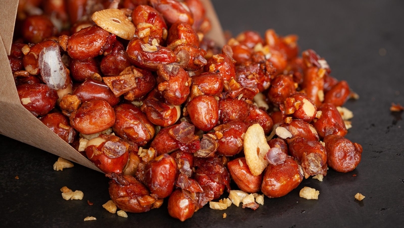 xăm môi có được ăn lạc không 4