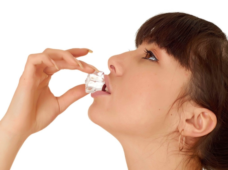 xăm môi có uống nước đá được không 2