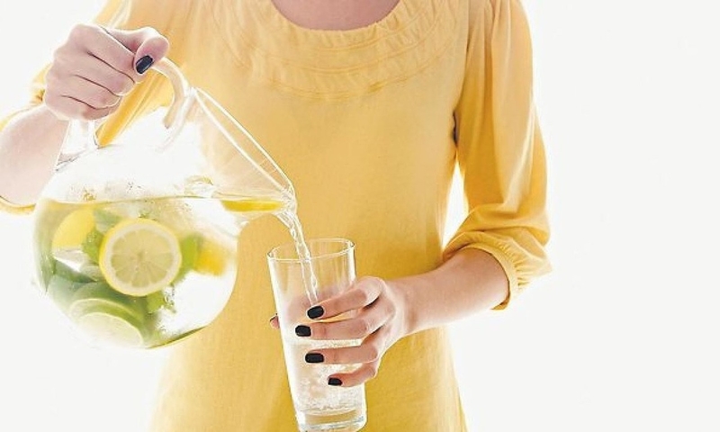 xăm môi uống nước chanh được không 1