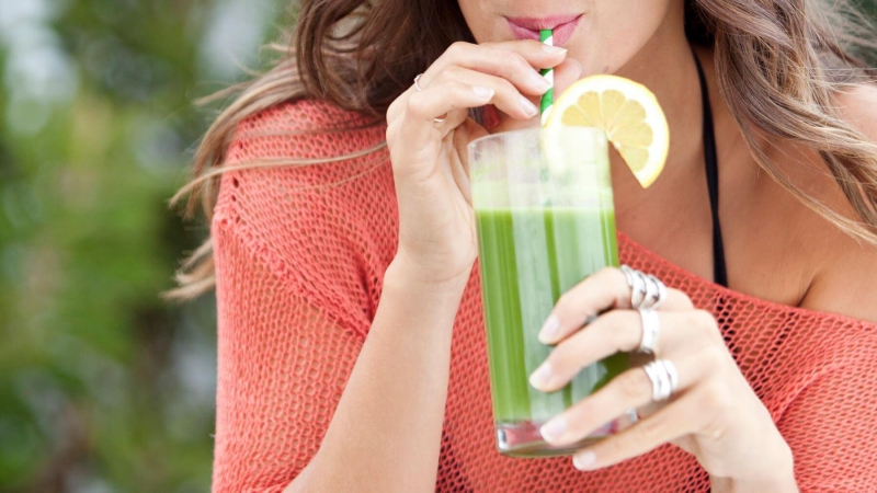 xăm môi uống nước rau má được không 3