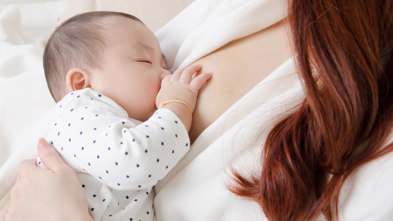 Xây dựng thực đơn cho bé 1 tuổi như thế nào cho đủ chất? Bố mẹ tham khảo ngay 1