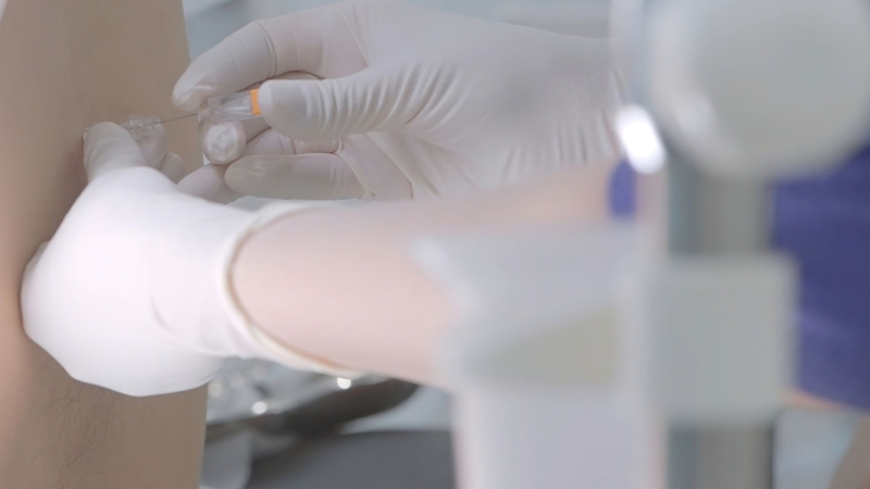 Quy trình thực hiện xét nghiệm dịch não tủy tuân thủ chặt chẽ nhằm đảm bảo an toàn cho người bệnh