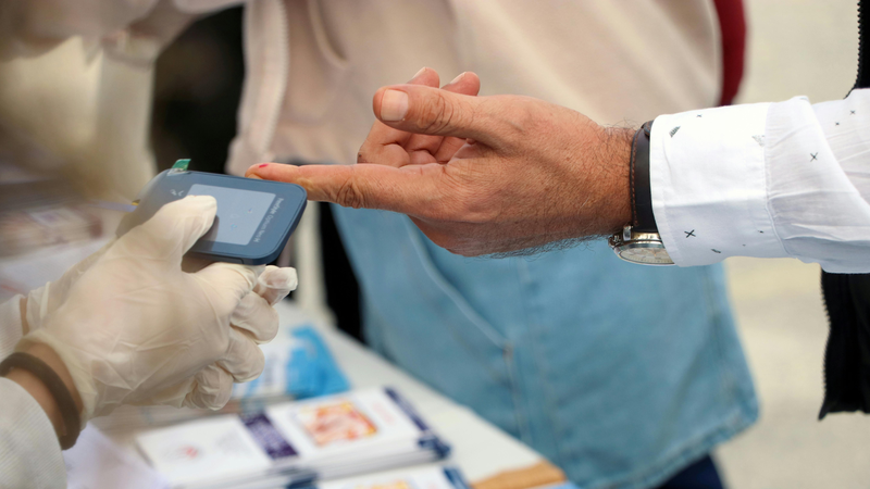 Xét nghiệm đường huyết lúc đói được thực hiện sau khi người bệnh nhịn ăn trong một khoảng thời gian nhất định