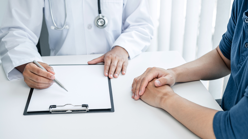 Bác sĩ sẽ giải thích kết quả xét nghiệm và tư vấn hướng điều trị phù hợp