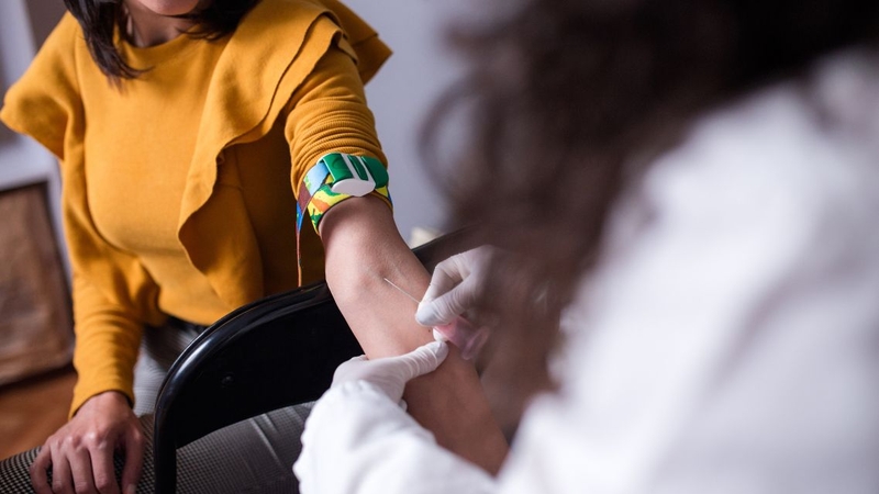 Bạn có thể xin tư vấn của bác sĩ về phương pháp sàng lọc lao tiềm ẩn phổ biến, có chi phí thấp