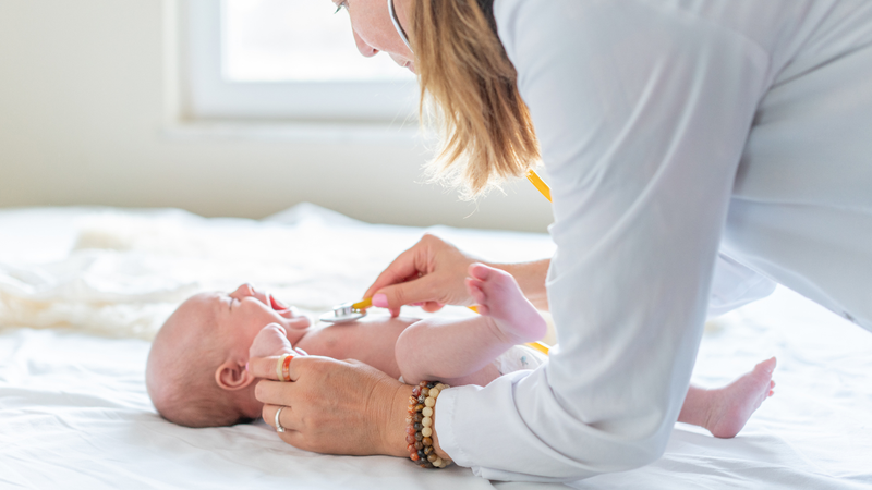 Xét nghiệm lấy máu gót chân ở trẻ sơ sinh để làm gì? 2