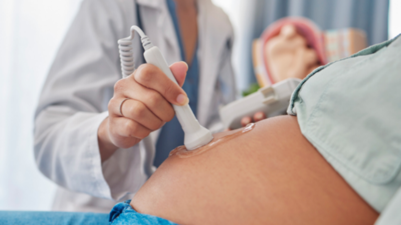 Siêu âm định kỳ giúp theo dõi sự phát triển của thai nhi