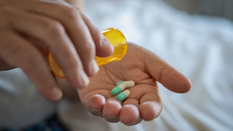 Một số loại thuốc, vitamin và chất bổ sung có thể ảnh hưởng đến màu sắc, thành phần nước tiểu