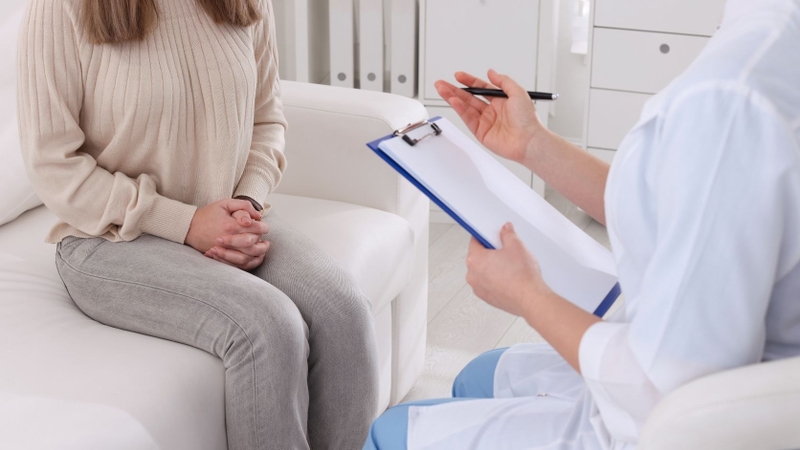 Bác sĩ có thể cân nhắc xét nghiệm HPV, lặp lại xét nghiệm,... tùy mức độ bất thường và nguy cơ của từng người