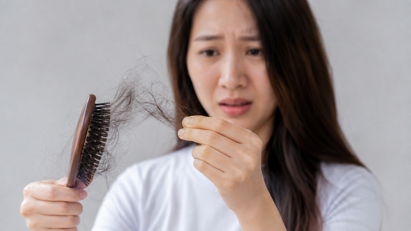 Bác sĩ có thể chỉ định xét nghiệm tóc khi rụng tóc kéo dài và không rõ nguyên nhân