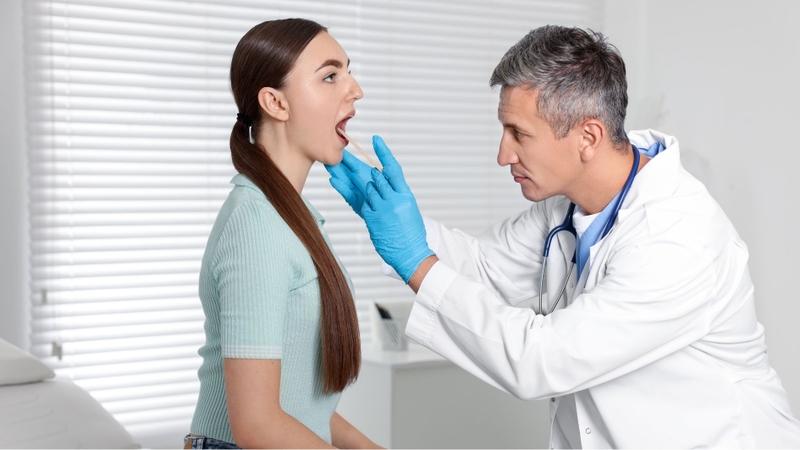Người có tiền sử gia đình mắc ung thư vòm họng nên tầm soát định kỳ để phát hiện bệnh sớm