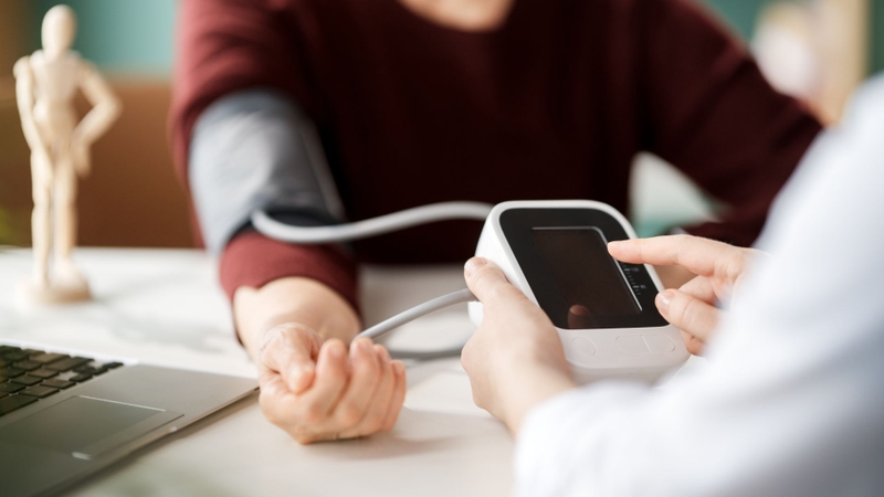 Người bị tăng huyết áp nên đi xét nghiệm ure máu định kỳ