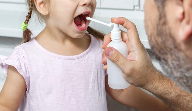 Xịt keo ong có dùng được cho trẻ sơ sinh và cần lưu ý những điều gì? 1