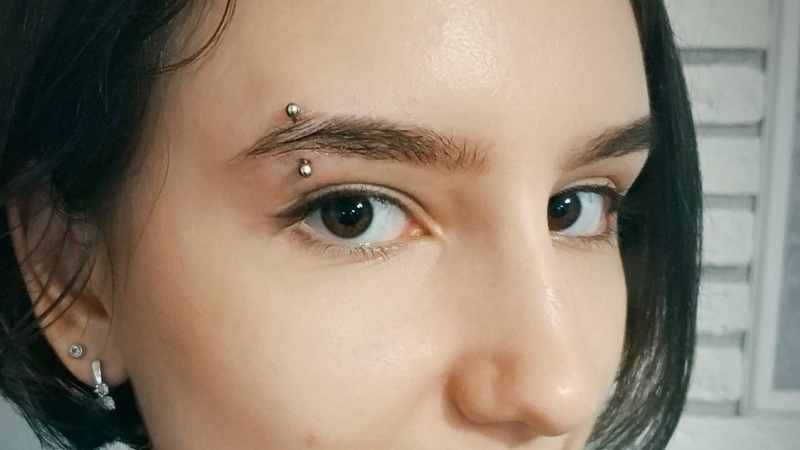 Xỏ khuyên chân mày có nguy hiểm không? Cách chăm sau xỏ 2