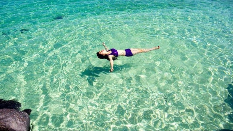 Xỏ khuyên có được tắm biển không? Chăm sóc thế nào cho phù hợp? 2