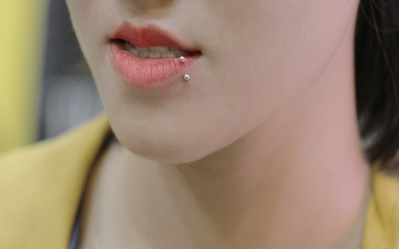 Tụt lợi khi xỏ khuyên môi: Nguyên nhân và cách khắc phục 2