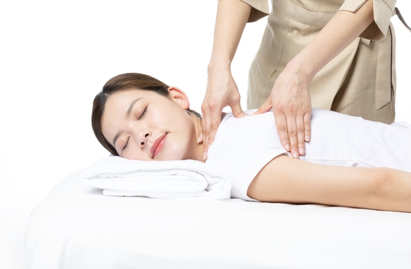 xoa-bop-bam-huyet-dieu-tri-mat-ngu-duoc-thuc-hien-nhu-the-nao 1.jpg