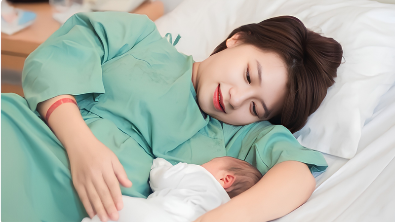 Dinh dưỡng đầy đủ và nghỉ ngơi hợp lý giúp mẹ phục hồi sau sinh