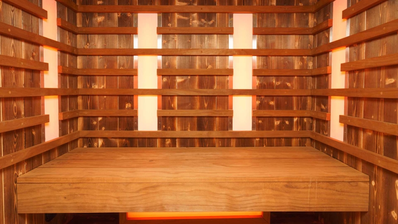 Xông hơi bằng tia hồng ngoại là phương pháp làm nóng cơ thể bằng tia hồng ngoại thay vì hơi nước nóng