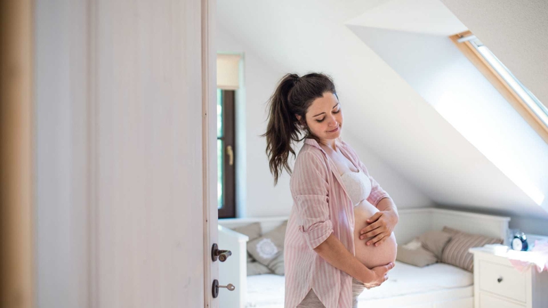 Phụ nữ mang thai và người có bệnh lý cần tham khảo bác sĩ trước khi xông hơi hồng ngoại