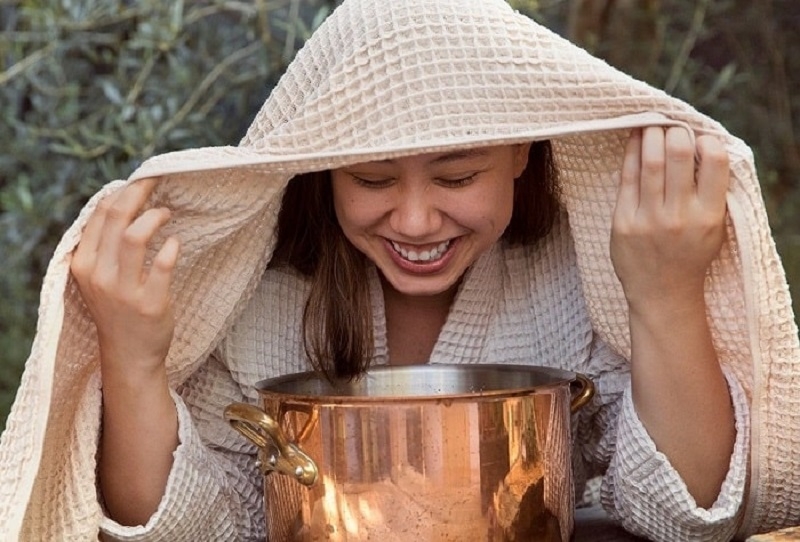 Xông mặt bằng nghệ tươi xóa mờ nếp nhăn, ngăn mụn hiệu quả-2