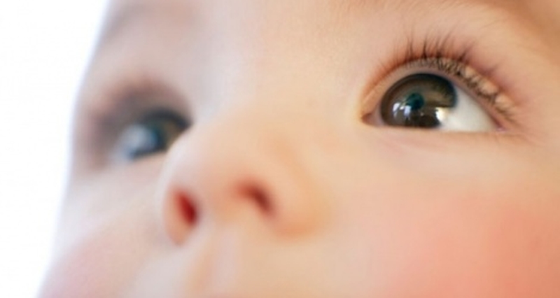 Xử Lý Như Thế Nào Khi Bé Bị Ngã Sưng Mắt? 3