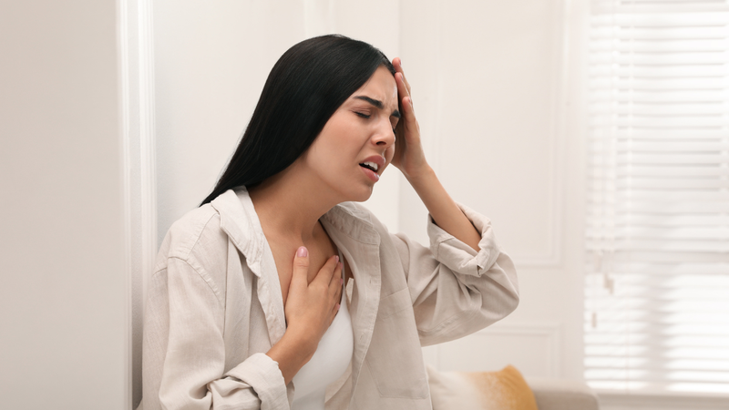 Ngộ độc thuốc trừ sâu gây khó thở, đau tức ngực