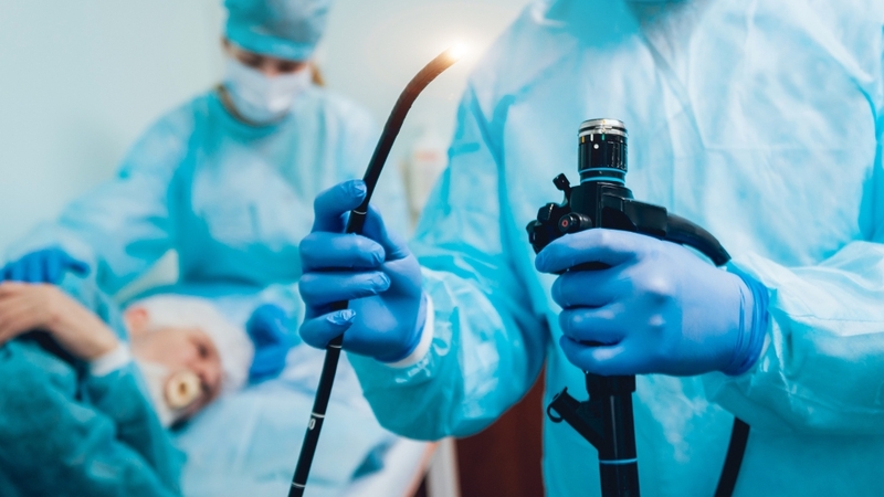 Xuất huyết dạ dày được điều trị bằng cách nội soi can thiệp cầm máu