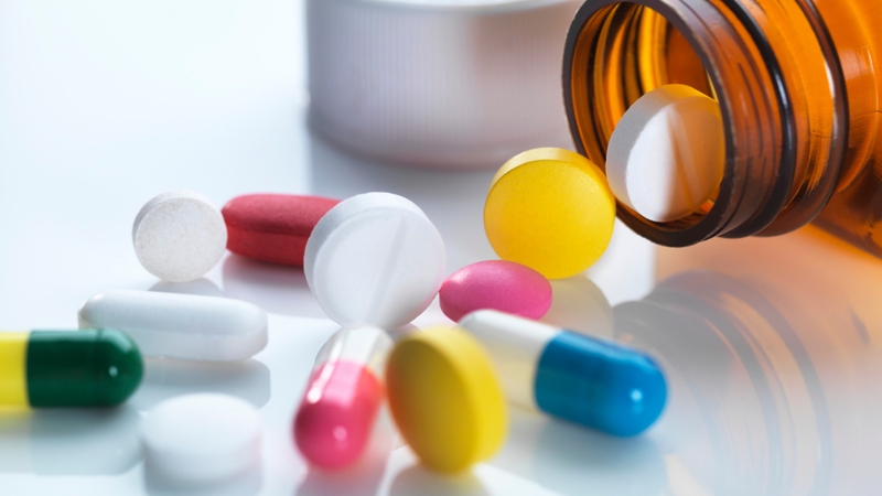 Các biện pháp điều trị nội khoa được áp dụng nhằm kiểm soát tình trạng chảy máu và hạn chế tổn thương não