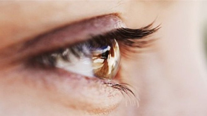 Xước giác mạc: Nguyên nhân và cách xử trí-1