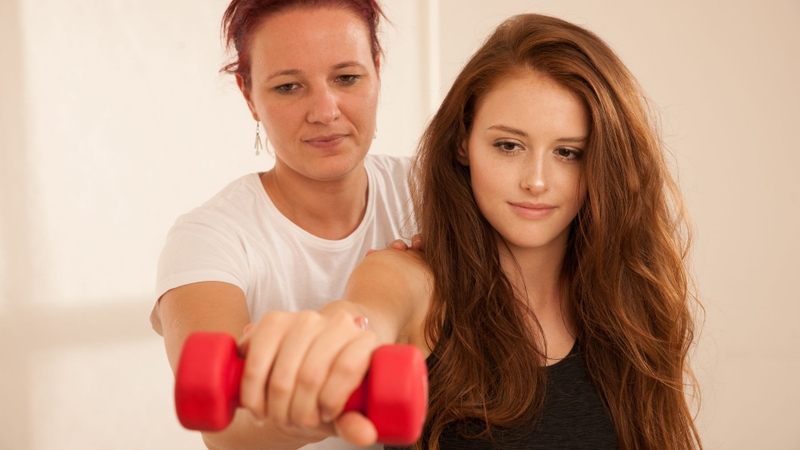 Cẳng tay là phần nối cánh tay và bàn tay, đóng vai trò quan trọng trong vận động và sinh hoạt hằng ngày