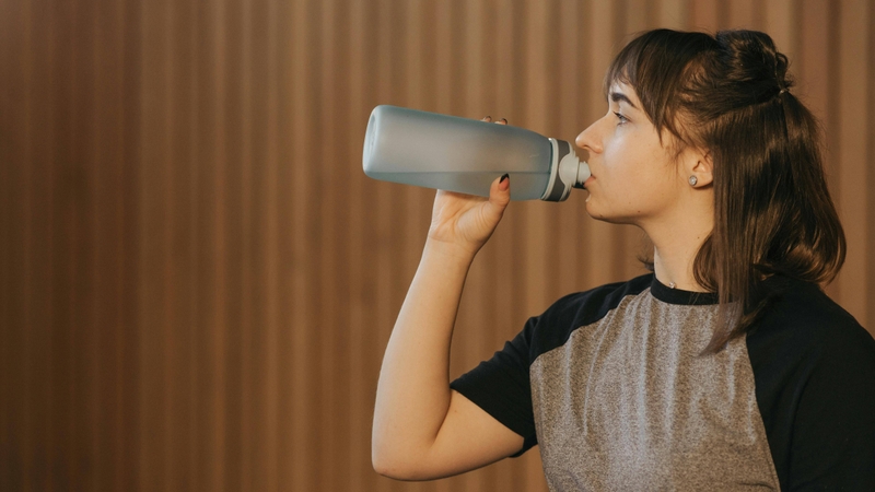 Để yến mạch phát huy giá trị dinh dưỡng, nên uống đủ nước mỗi ngày