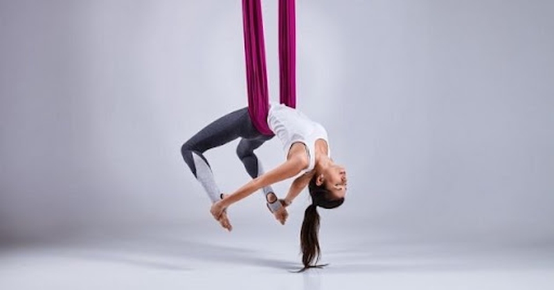 Giải đáp thắc mắc yoga bay có tác dụng gì? 2