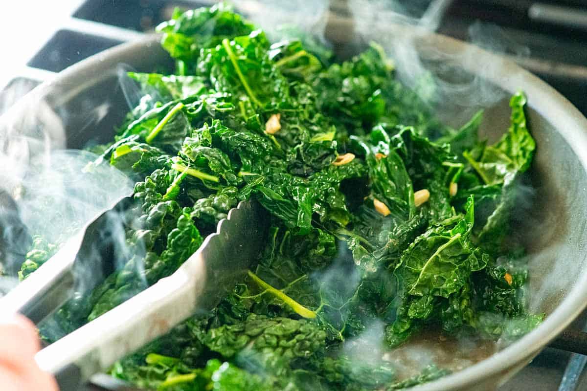 Cách Làm Món Cải Xoăn Kale Xào Mề Gà của Bòn Bon