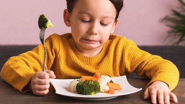 Trẻ bị viêm đường ruột nên ăn gì để đỡ khó chịu?
