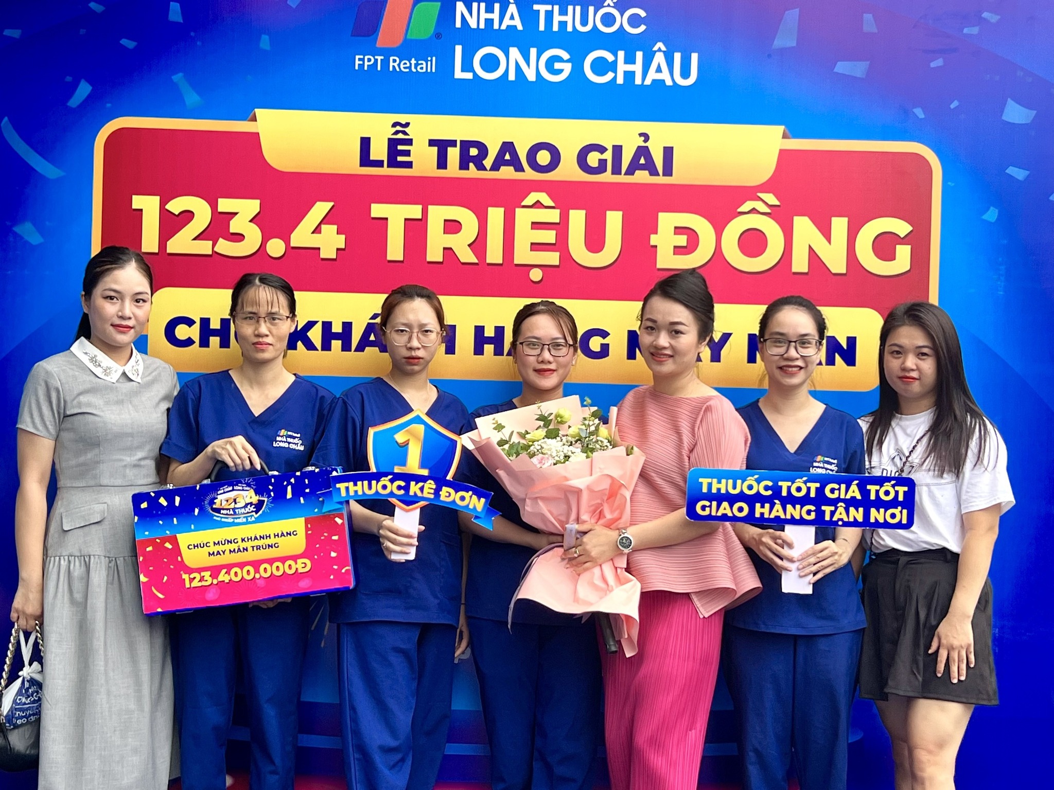 Công bố người trúng giải 123,4 triệu đồng đợt 2 - chuỗi quay số trúng thưởng của chương trình mừng cột mốc 1234 Nhà thuốc - Phủ Khắp Miền Xa