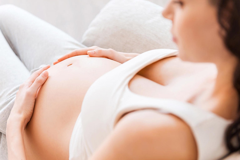 Khi cần phải đi thăm bác sĩ khi bị viêm họng trong thai kỳ?