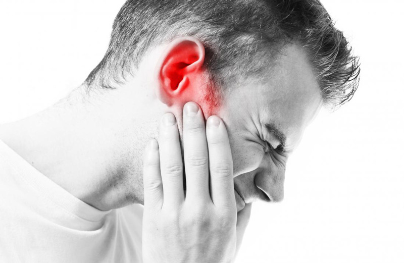 4 triệu chứng phổ biến của viêm tai trong 1