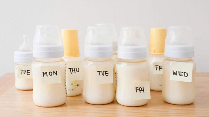 Sữa mẹ để ngăn mát được bao lâu? Giải thích cho mẹ 1