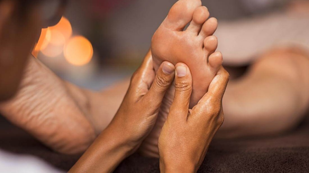 Massage lòng bàn chân có tác dụng gì? Hướng dẫn massage lòng bàn chân đơn giản