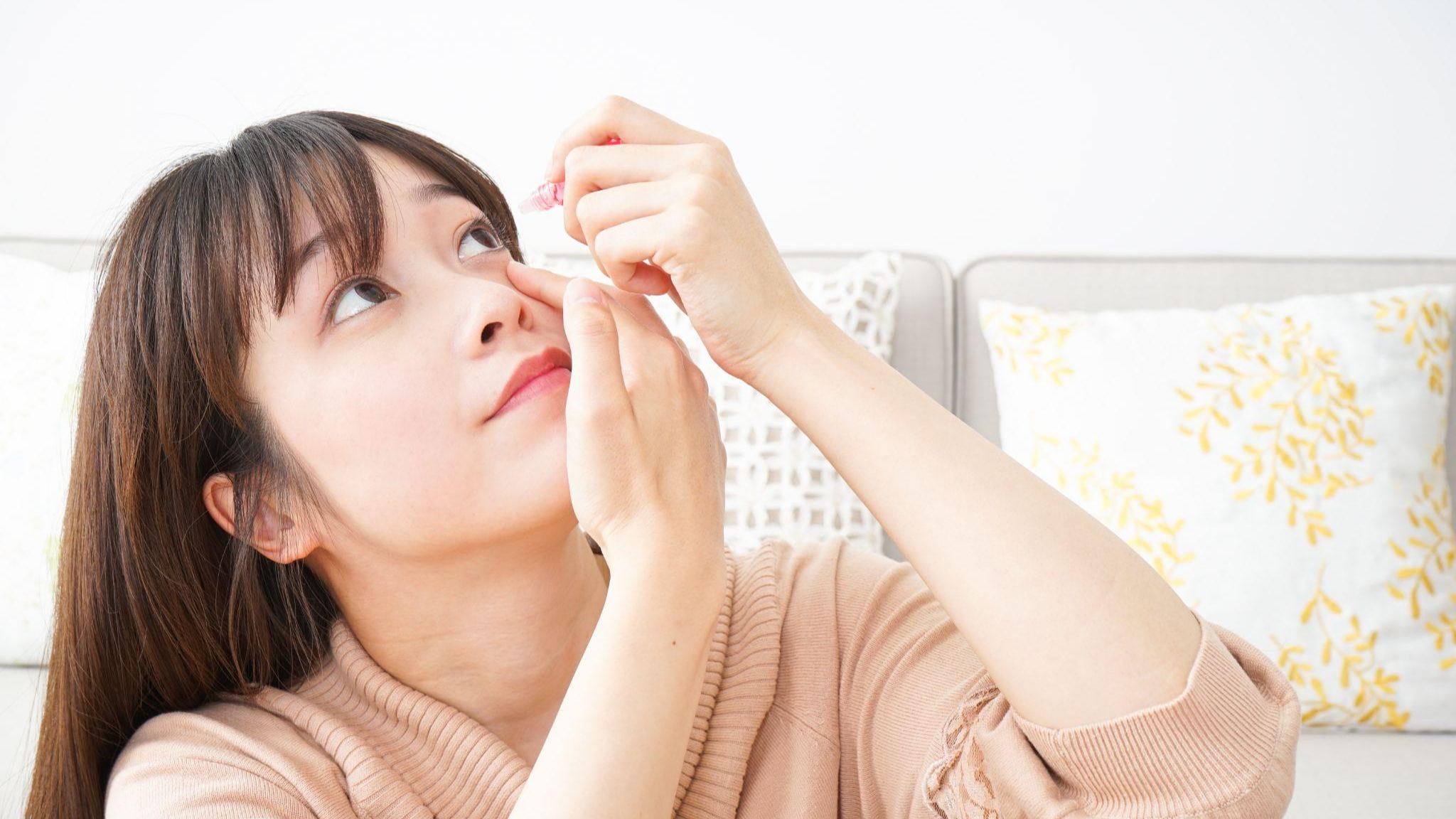 Có những lợi ích nào khác mà thuốc nhỏ mắt V Rohto Vitamin mang lại cho mắt?