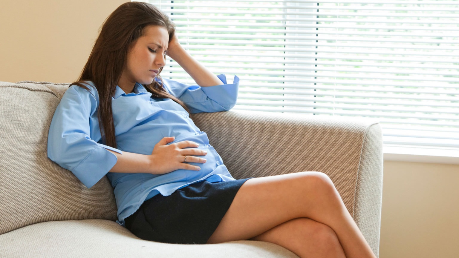 Cách phòng tránh để tránh bị đau bụng quặn từng cơn trong tháng cuối thai kỳ là gì?
