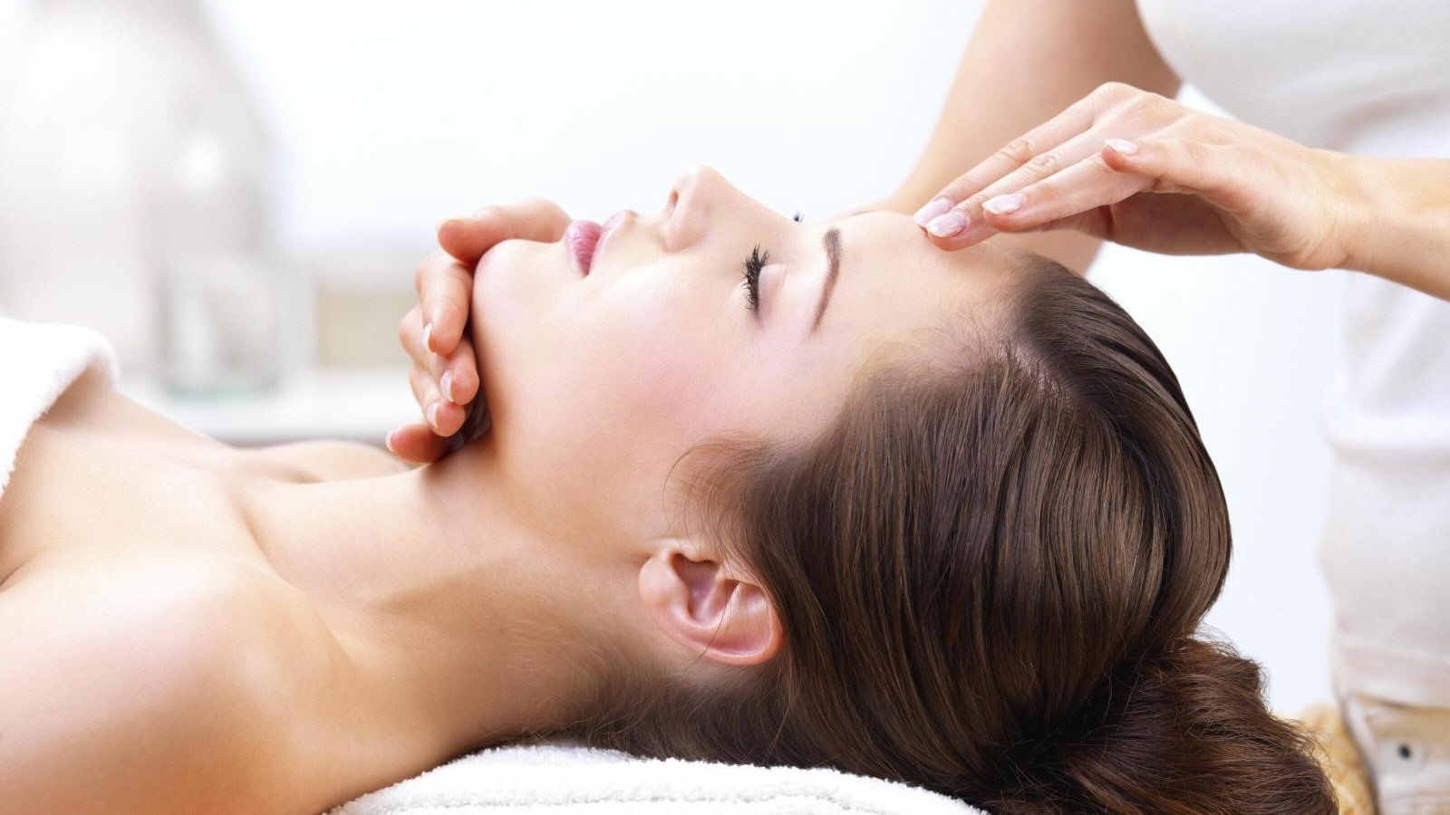 Có cách nào massage để giảm tình trạng liệt dây thần kinh số 7 không?